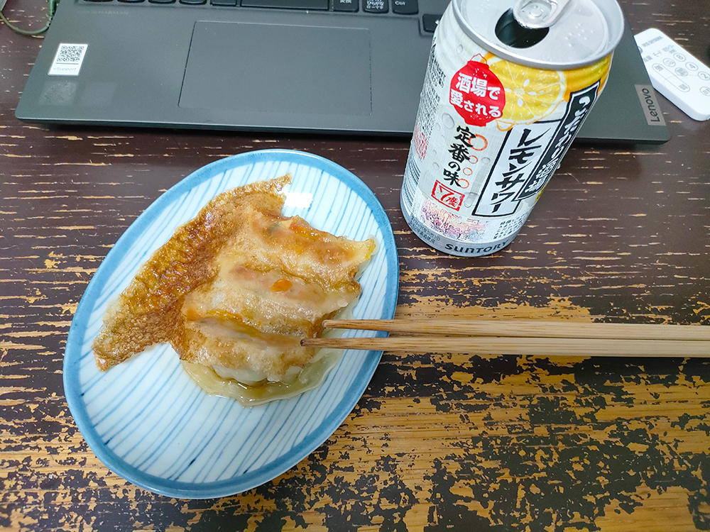 餃子とレモンサワー